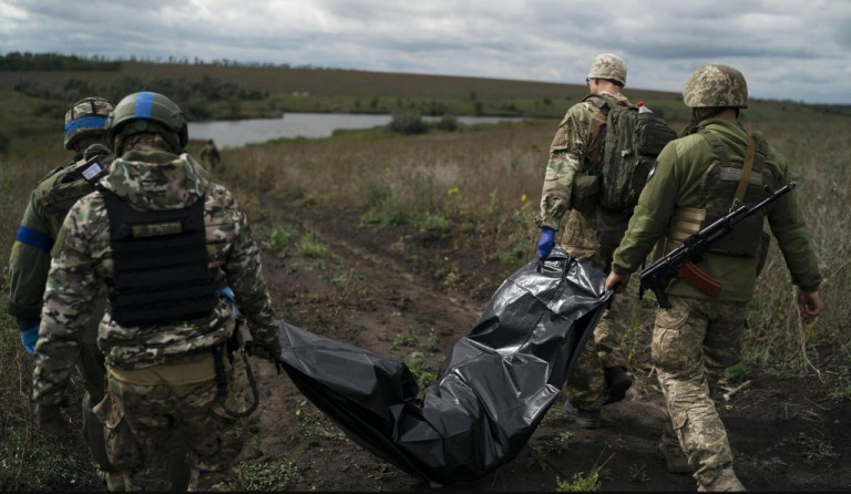 На заглавном фото: Случаи эвакуации тел погибших в ВСУ всё реже...