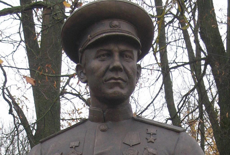 Заглавное фото. Бюст генерала Зиньковича в Костюковичах ( Белоруссия)