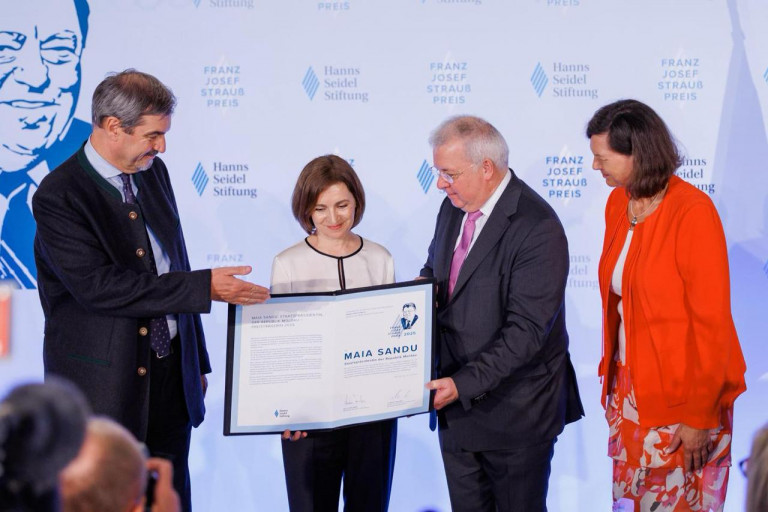 Заглавное фото: Вручение Санду премии «за укрепление демократии» имени Франца Йозефа Штрауса