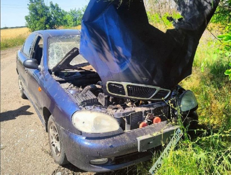 На заглавном фото: Один из автомобилей, атакованный дроном ВСУ в Херсонской области