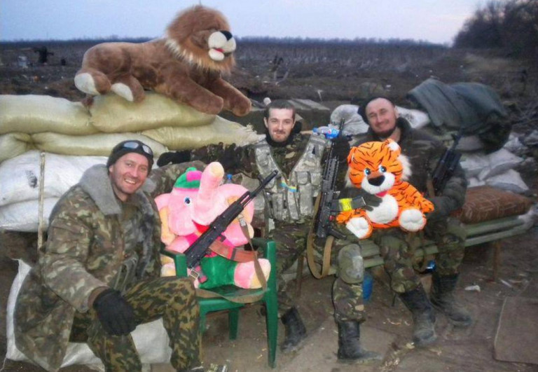 На заглавном фото: Ничего не меняется – с 2014 года вооружённые формирования Украины были и остаются сборищем преступников