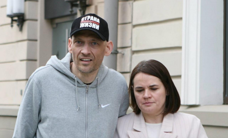 На заглавном фото: Сегодня пара Тихановских вызывает чувства, далёкие от восхищения, даже у сторонников...