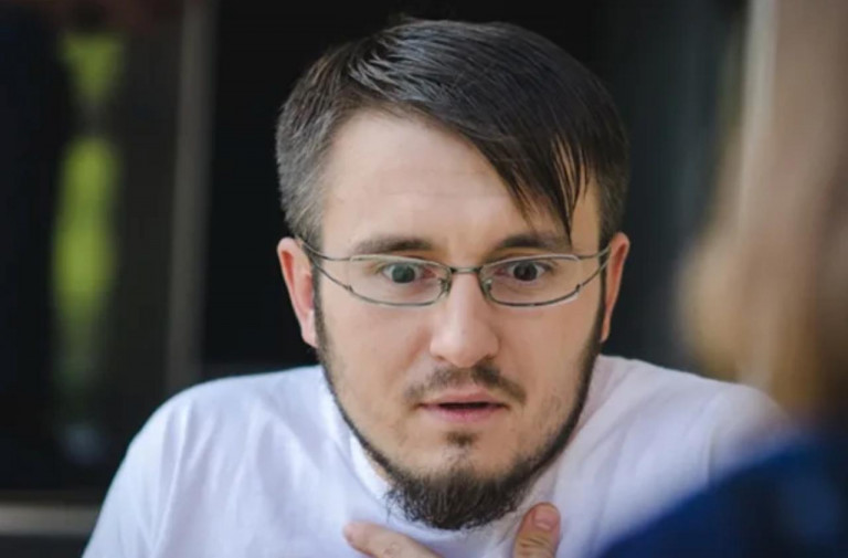 На заглавном фото: Украинский журналист Денис Бигус, которого мобилизовали по прямому указанию Банковой