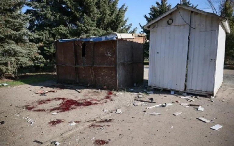 На заглавном фото: Место теракта на улице Черноморской в Луганске.