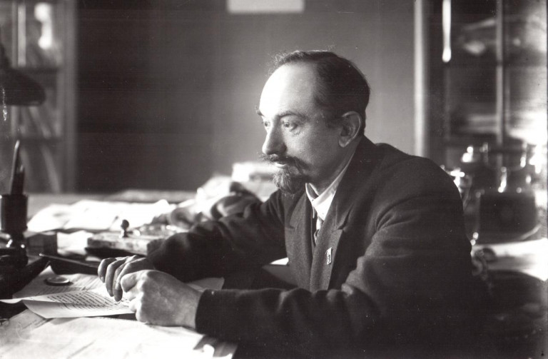 Заглавное фото. Нарком Георгий Чичерин в своём рабочем кабинете, 1926 год