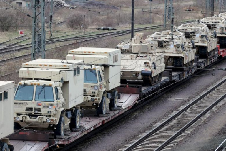 Заглавное фото: Военная техника продолжает поступать на новую базу альянса в Румынии