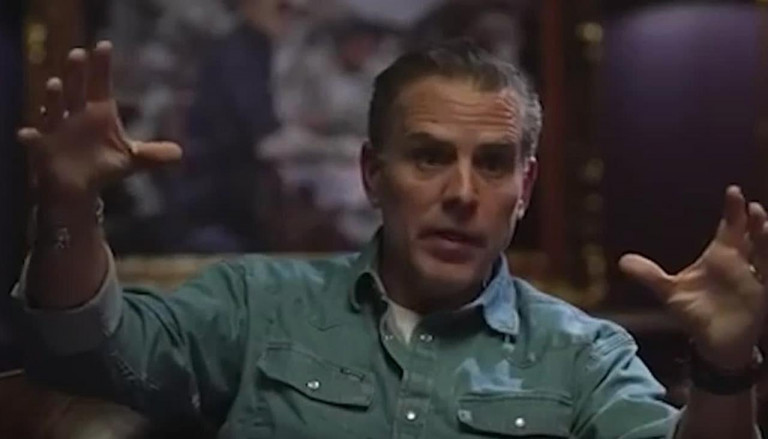 На заглавном фото: Хантер Байден отчаянно оправдывается, а ведь раньше миллионы долларов, которые ему платили на Украине, ни в каком месте не жали...