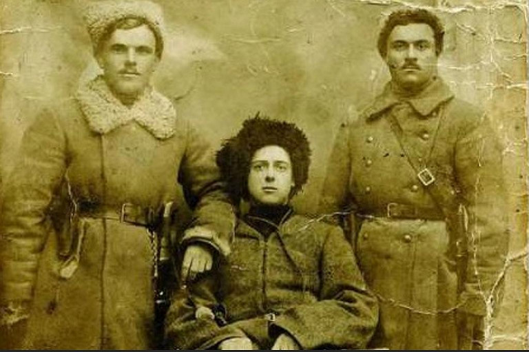 Заглавное фото. Атаман Зелёный со своими соратниками