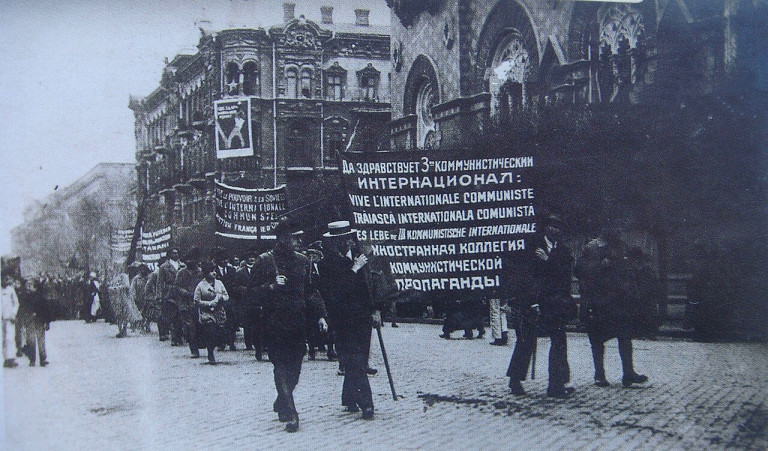 Заглавное фото. Коммунистическая демонстрация в Одессе, проведённая после эвакуации французов