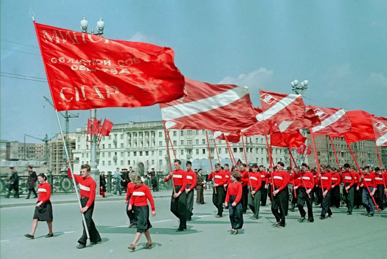 Заглавное фото. Члены общества «Спартак» на первомайской демонстрации в Минске