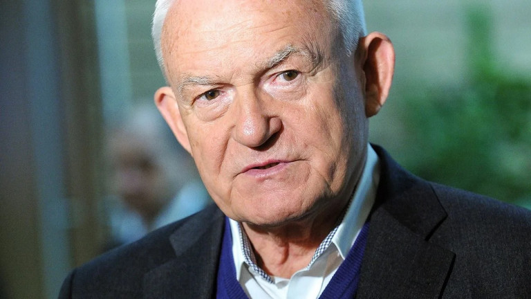 На заглавном фото: Очередная попытка открыть глаза Владимиру Зеленскому на реальность была сделана бывшим премьер-министром Польши Лешеком Миллером