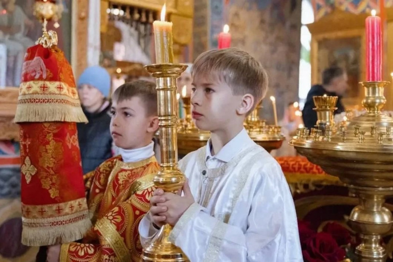 В Запорожскую область доставлен Благодатный огонь из Иерусалима