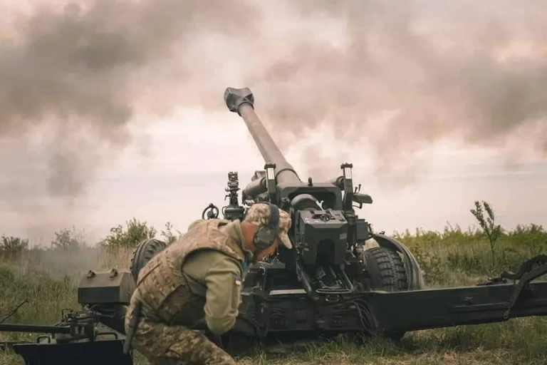 На заглавном фото: В числе прочего вооружения Италия поддержала украинских нацистов гаубицами FH-70. Источник – МО Украины