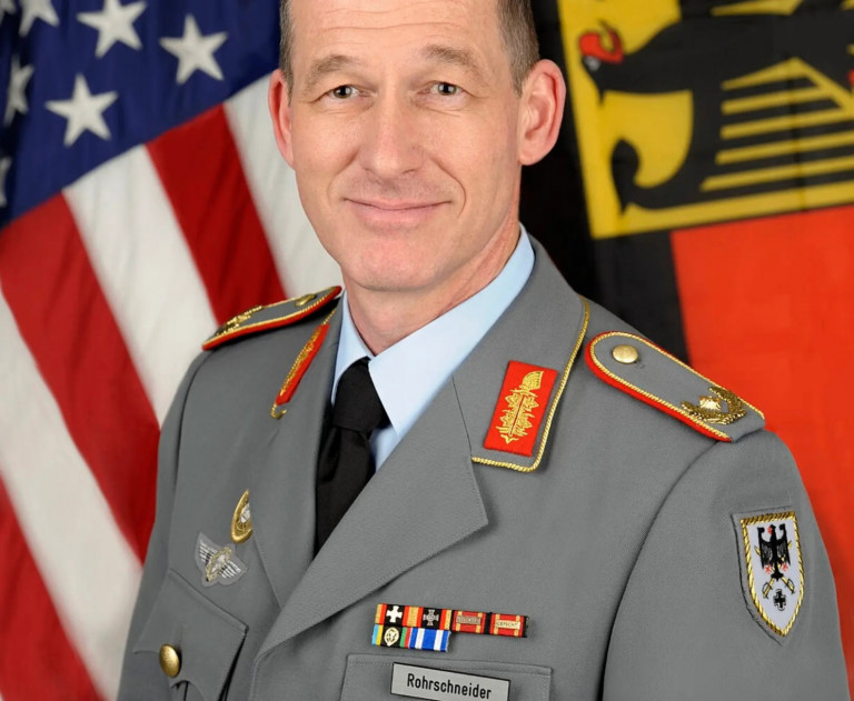 На заглавном фото: Ещё один натовский ястреб желает войны с Россией