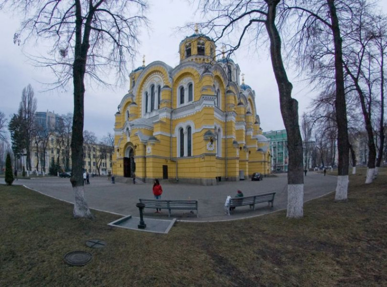 На заглавном фото: Владимирский собор в Киеве, который раскольники из "ПЦУ" отобрали у раскольников из "Киевского патриархата". Один раскол пожирает другой...