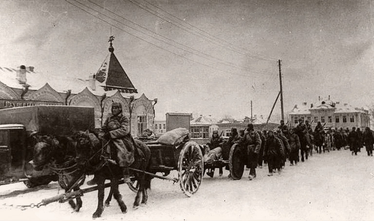 Заглавное фото. Советские части вступают в освобождённый Малоярославец 