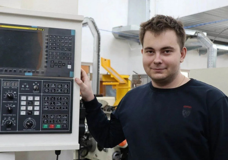 На заглавном фото: В ЛНР создают инженерные решения для снижения затрат в промышленности