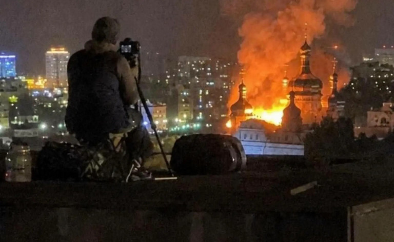 На заглавном фото: Классический "рояль в кустах" – свидетельство того, что провокацию киевский режим тщательно готовил