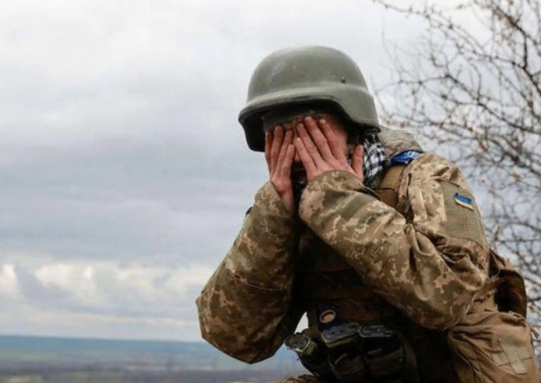 На заглавном фото: Этот украинский солдат вряд ли слышал о проекте ТРАСЕСА, но на фронте он именно потому, что западным "друзьям Украины" очень нужен этот проект...