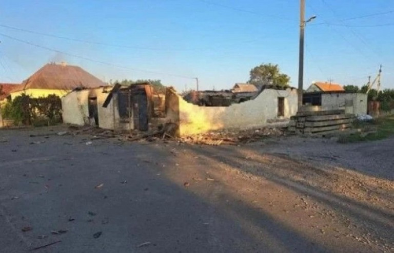 На заглавном фото: Магазин, сгоревший в результате удара ВСУ по Новой Каховке Херсонской области (Источник – ТАСС).