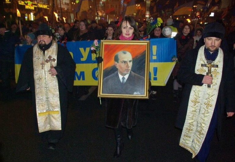 Заглавное фото: Униаты во главе марша бандеровцев
