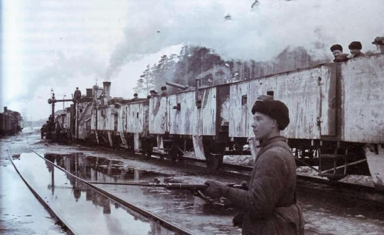 Заглавное фото. 31-й Горьковский броневой дивизион в пути на фронт